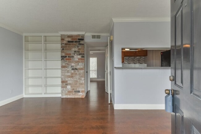 Building Photo - 6402 Del Monte Dr