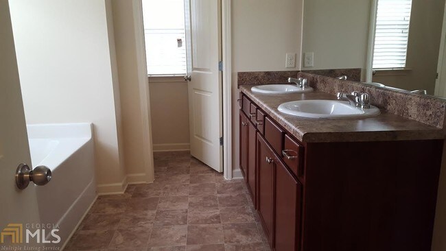 Foto del edificio - 1256 Candler Ct