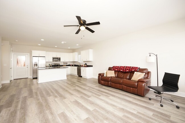 Building Photo - Newer Home in Valparaiso- Close to Eglin AFB