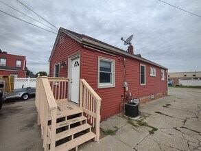 Building Photo - 37939 Vine St