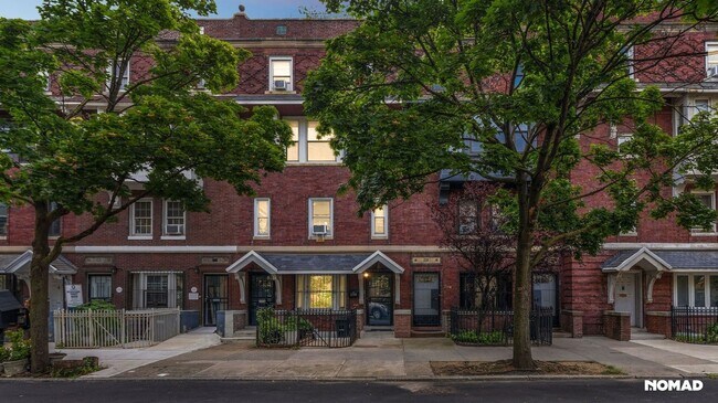 Foto del edificio - Charming 3BR Duplex in Brooklyn