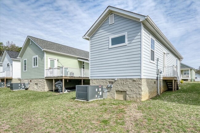 Building Photo - 324 Hemlock Cir