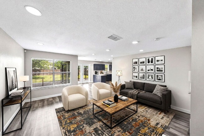 Foto del edificio - A Waterfall Shower, a Sunroom, and a Story Worth Coming Home To