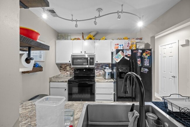 Building Photo - Charming 2-Bedroom Home in Virginia Beach