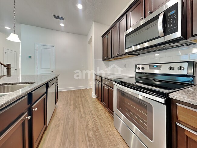 Foto del edificio - 343 Pine Terrace Dr