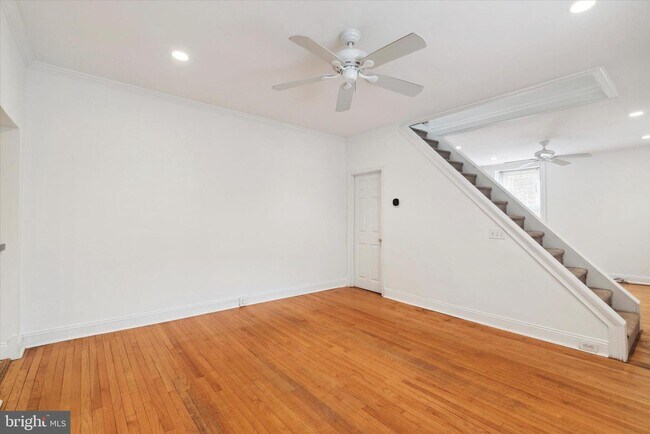 Building Photo - 447 Dupont St