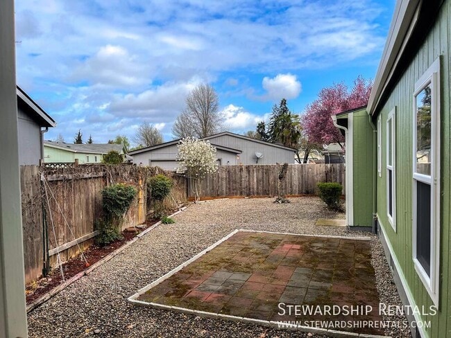 Building Photo - 1313 Bramblewood Ln