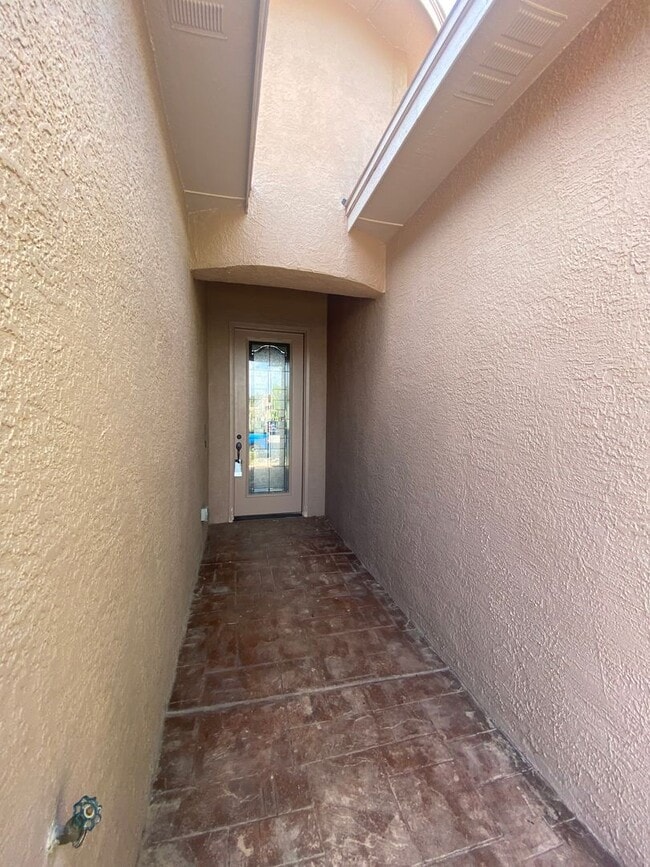 Building Photo - Beautiful 4 Bedroom, 3 Bathroom Home! Avai...