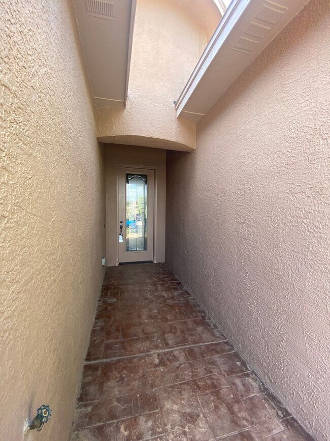 Foto del edificio - Beautiful 4 Bedroom, 3 Bathroom Home! Avai...