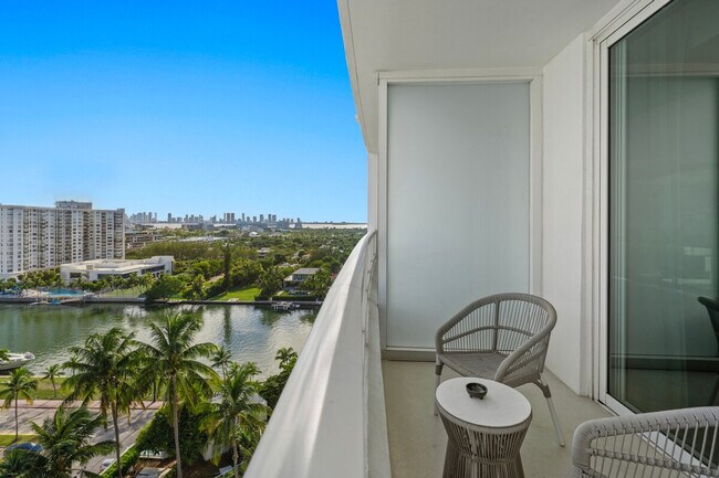 Foto del edificio - 4360 Collins Ave