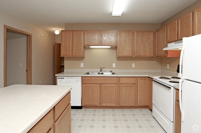 2BR, 2BA - 961 SF - Woodhaven East Apartments