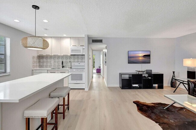 Building Photo - 74 Normandy Ln
