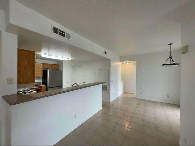 Building Photo - 2325 Windmill Pkwy