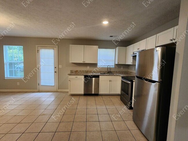 Building Photo - 533 Chestnut Ln