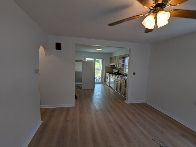 Foto del edificio - 4174 Pine Ave