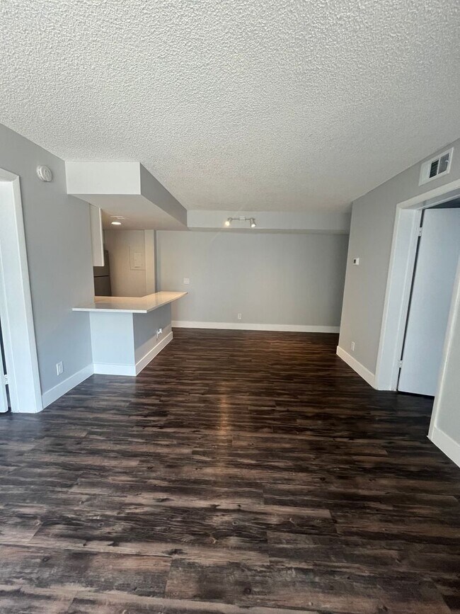 Building Photo - 706 Executive Center Dr