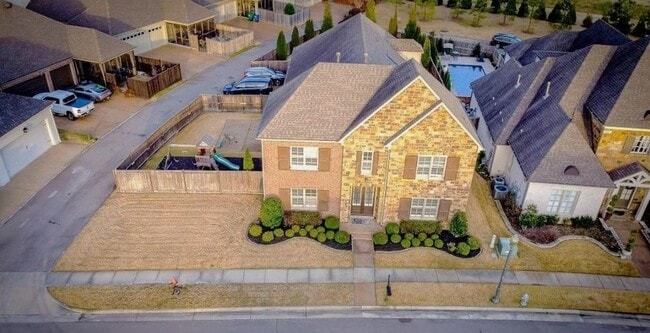 Foto del edificio - 1820 Enclave Hollow Ln E