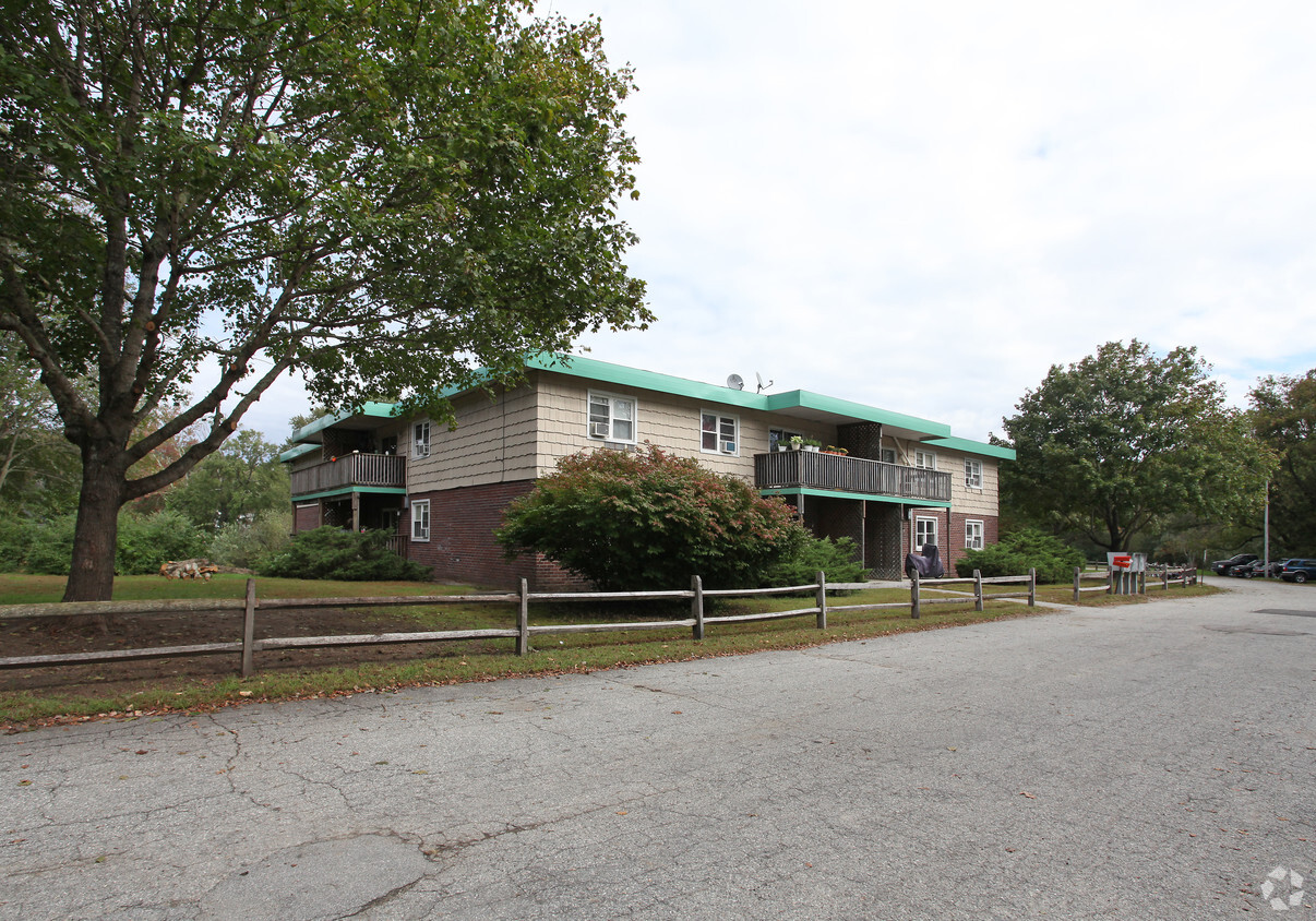 Primary Photo - Pond View Apartments