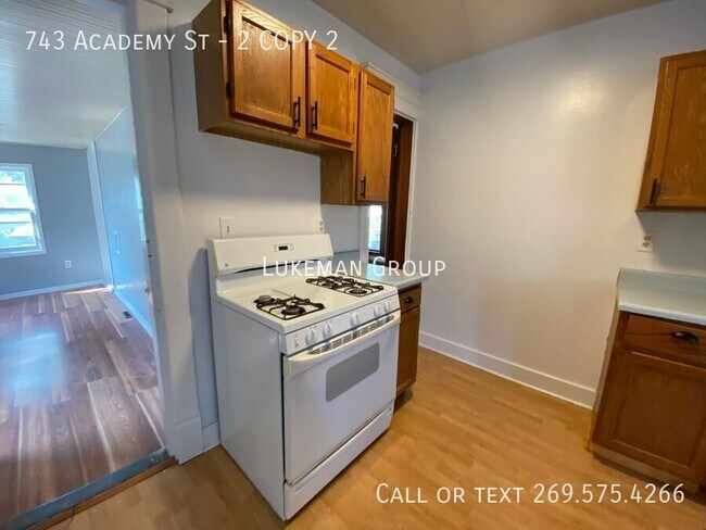 Foto del edificio - 743 Academy St