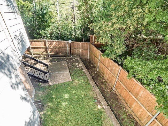 Foto del edificio - 6646 E Lovers Ln