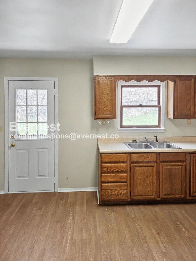 Building Photo - 187 Glenn St