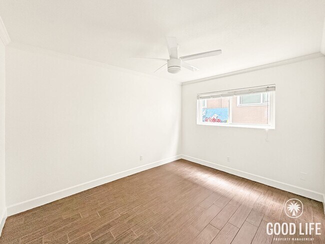 Foto del edificio - Coastal 2BR Unit in Pacific Beach with Parking & On-Site Amenities