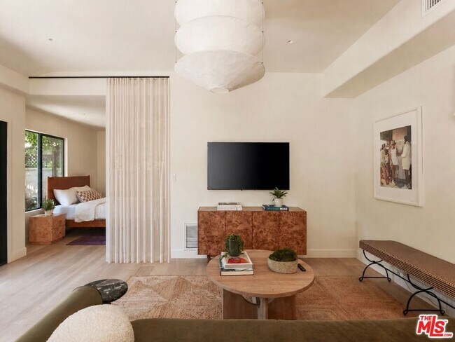 Foto del edificio - 8754 Dorrington Ave