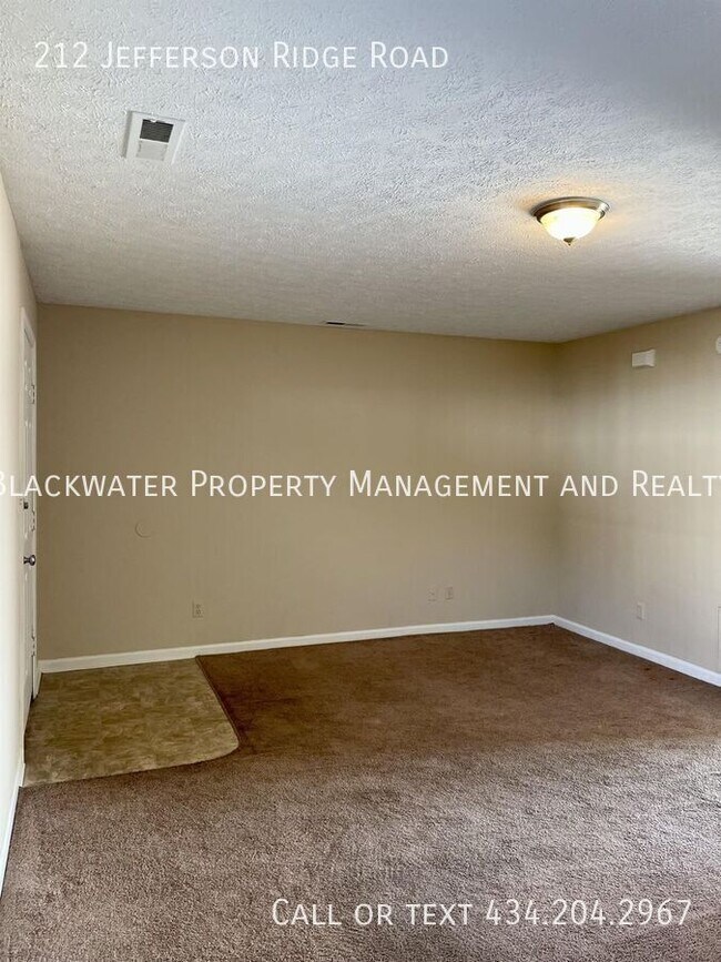 Foto del edificio - 212 Jefferson Ridge Rd