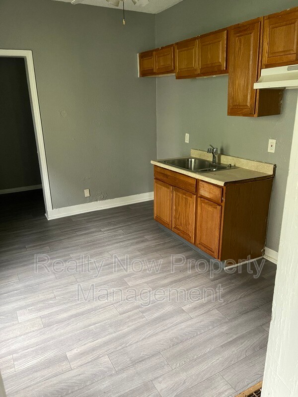 Building Photo - 10611 Massie Ave