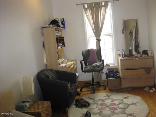 Foto del edificio - 235 Heath St