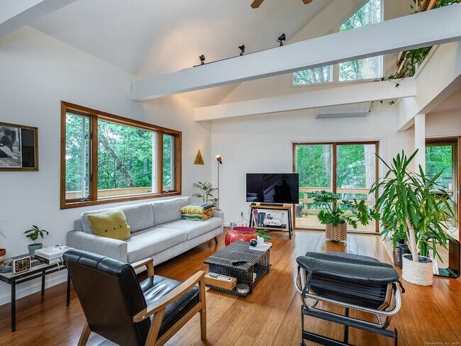 Foto del edificio - 7 Owls Nest Ln