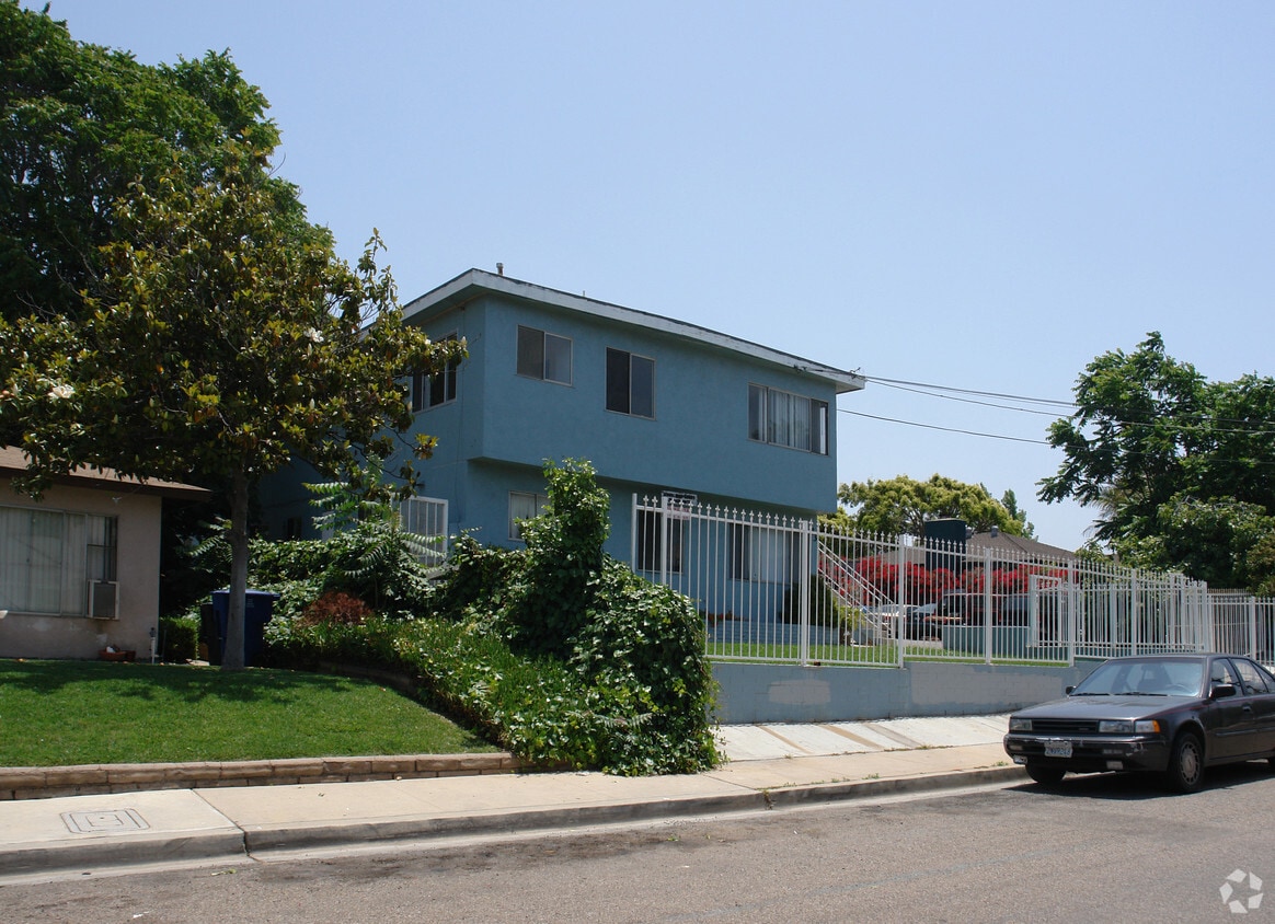 Building Photo - 33 Woodlawn Ave