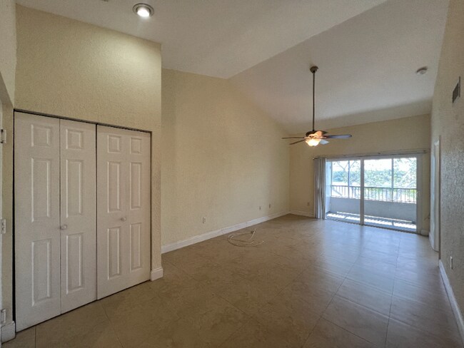 Foto del edificio - 2803 N Oakland Forest Dr
