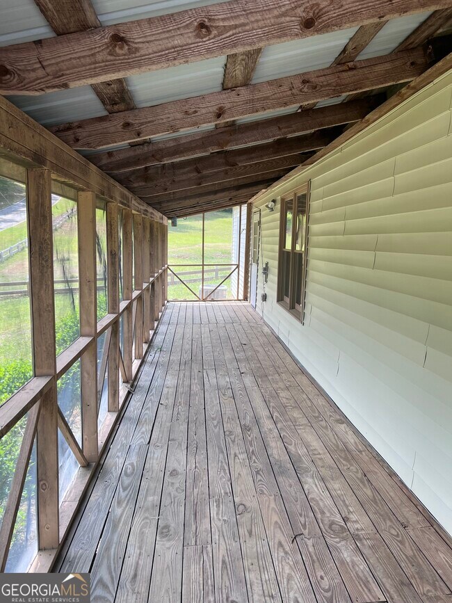 Foto del edificio - 844 Shorewood Cir