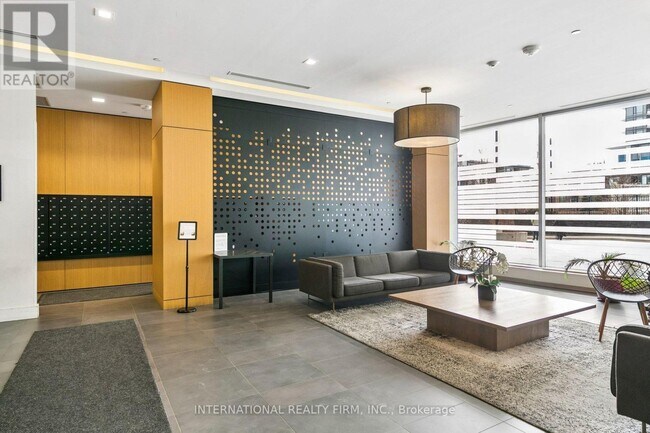 Photo du bâtiment - 2520 Eglinton Ave W