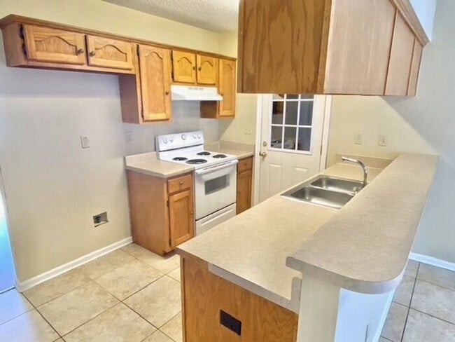 Building Photo - Now Leasing A 5 Bedroom 2 Bath Home In Memphis. Availalbe Now