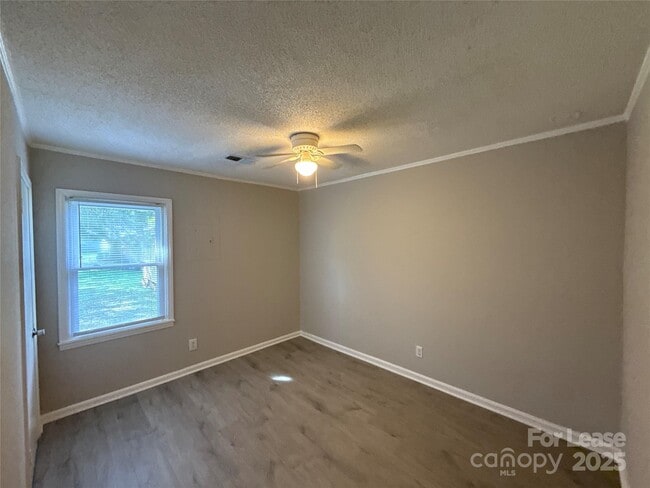 Building Photo - 609 W Davidson Ave
