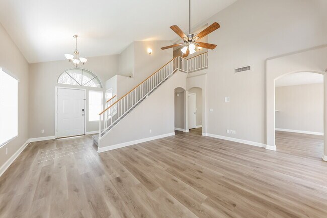 Building Photo - 19 S Tiago Dr