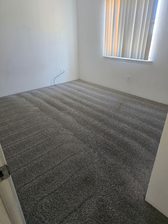 Foto del edificio - 3 bedroom 1 bath home for Rent in Grants Pass