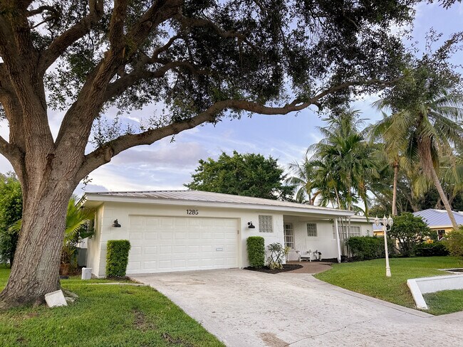 Building Photo - 1285 SW 14th St