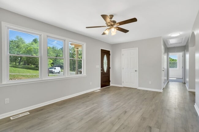 Building Photo - 214 Gayland Ct