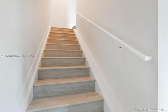 Foto del edificio - 2561 NE 193rd St
