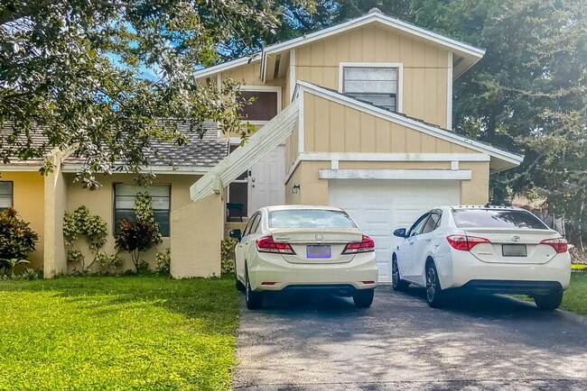 Building Photo - 10610 La Placida Dr