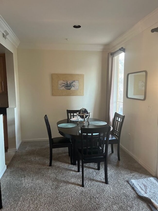 Building Photo - Meridian Luxury 1 Bed | 1 Bath Condo