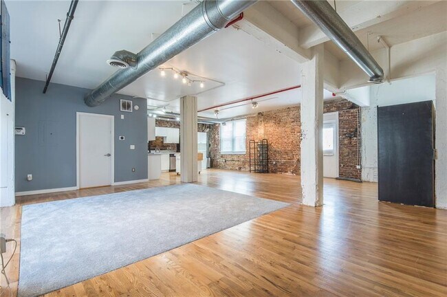Building Photo - 244 Peters St SW