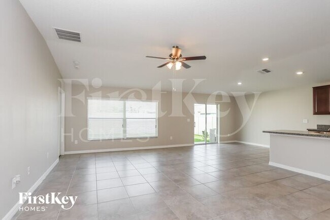 Foto del edificio - 6710 Trent Creek Dr