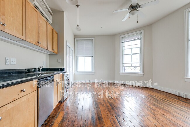 Building Photo - 1321 1/2 E. Main St.