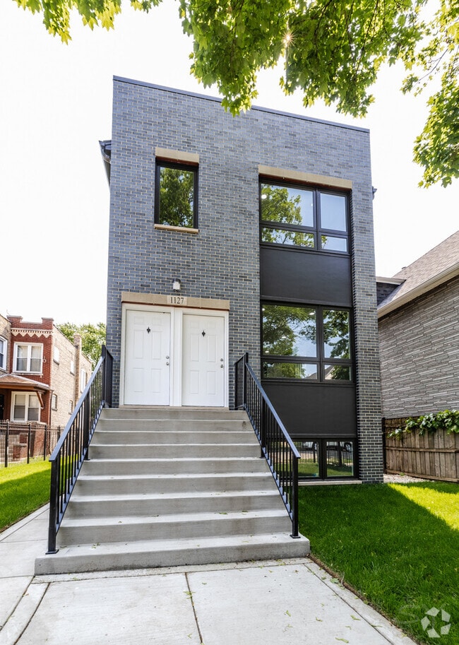 Building Photo - 1044 N Springfield Ave