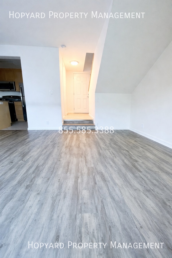 Building Photo - 27771 Vasona Ct