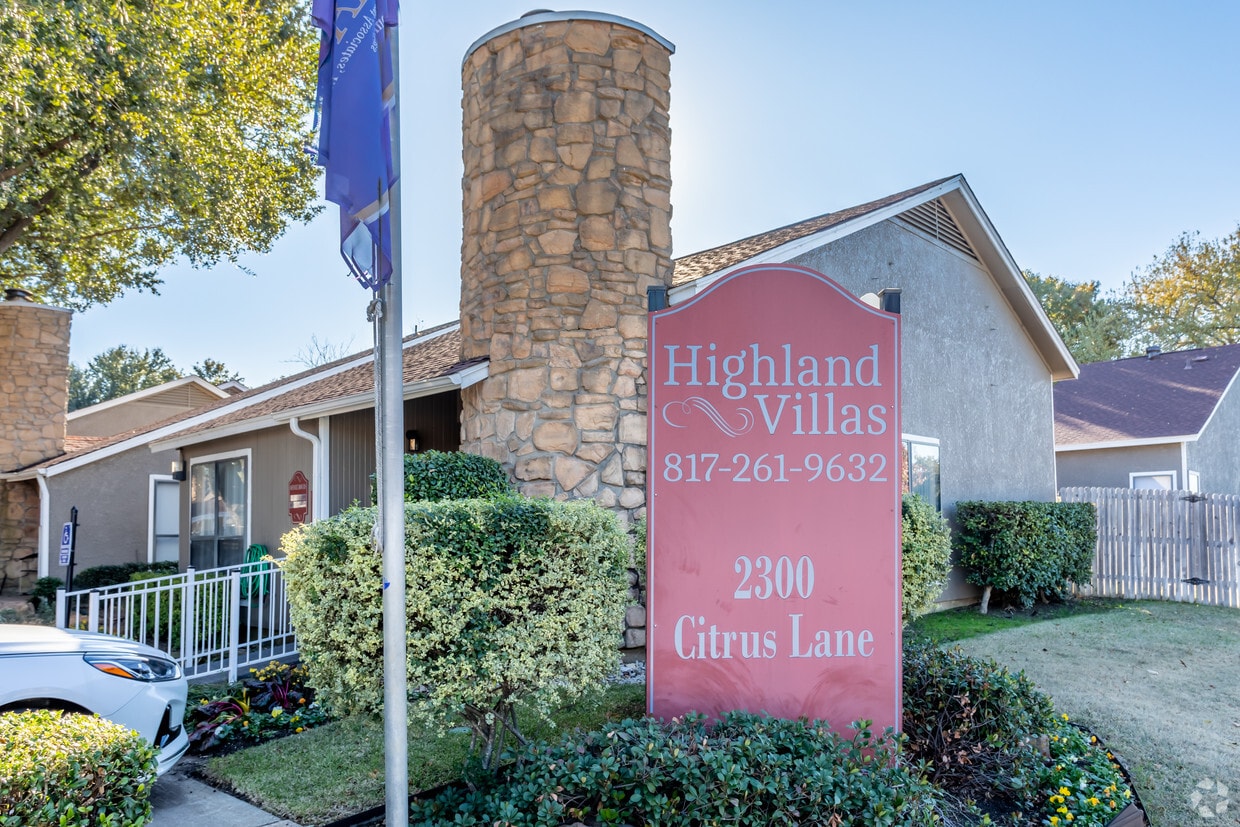 Highland Villas Apartments in Arlington, TX
